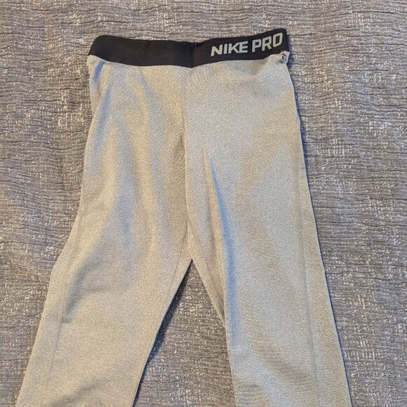 Nike Pro Gray Capri - Picture 1 of 2